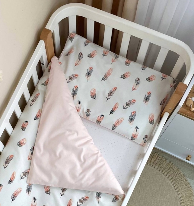 Set lenjerie de schimb pentru patut bebe 3 piese Mix Feather roz (1)